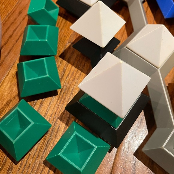 Learning Resources Wedgits 25 pieces and storage box - Picture 2 of 10